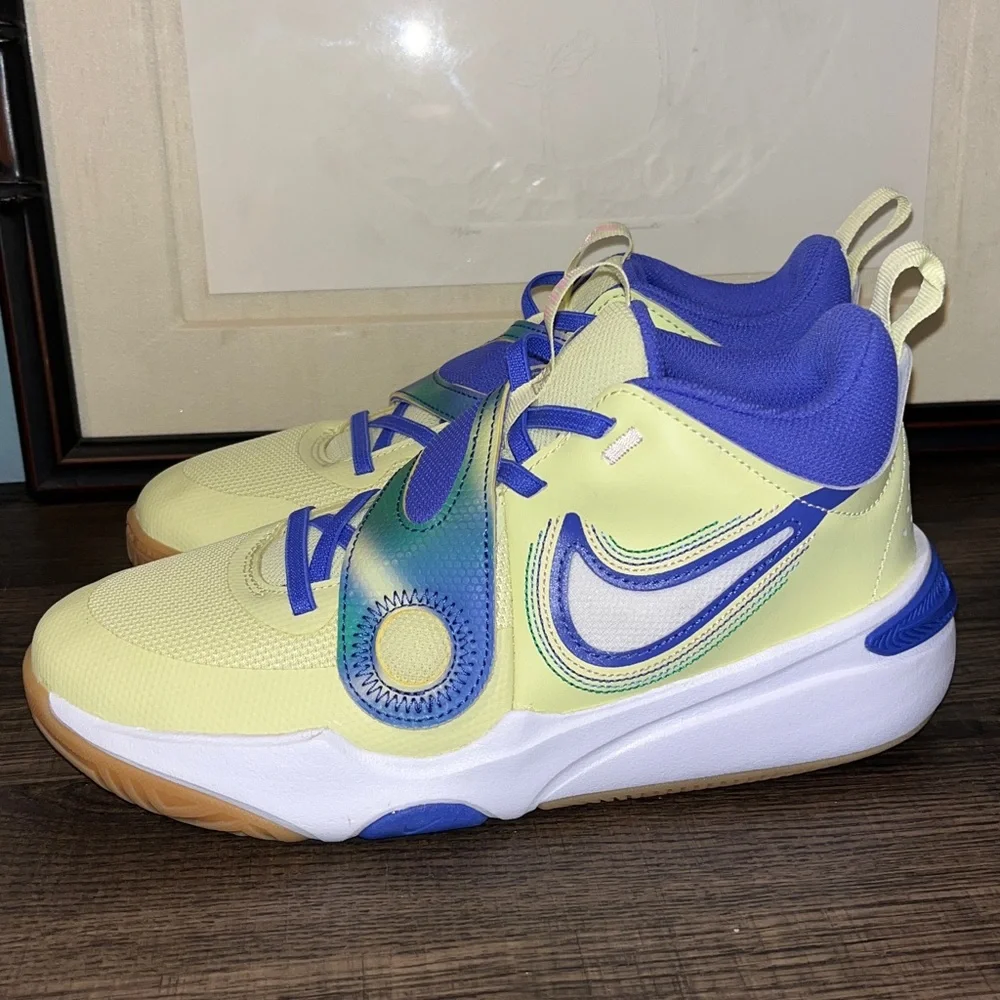 Nike(PS) Nike Team Hustle D 11 'Luminous Green sz 6 Youth NWT